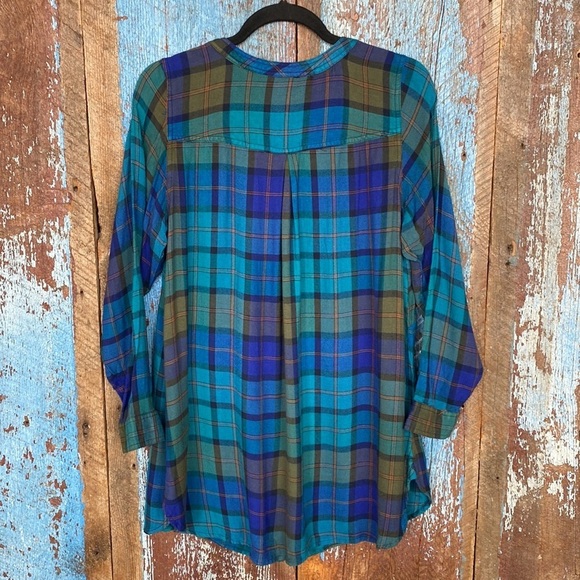 Intro Blue & Green Plaid Button Down Top - Picture 5 of 5